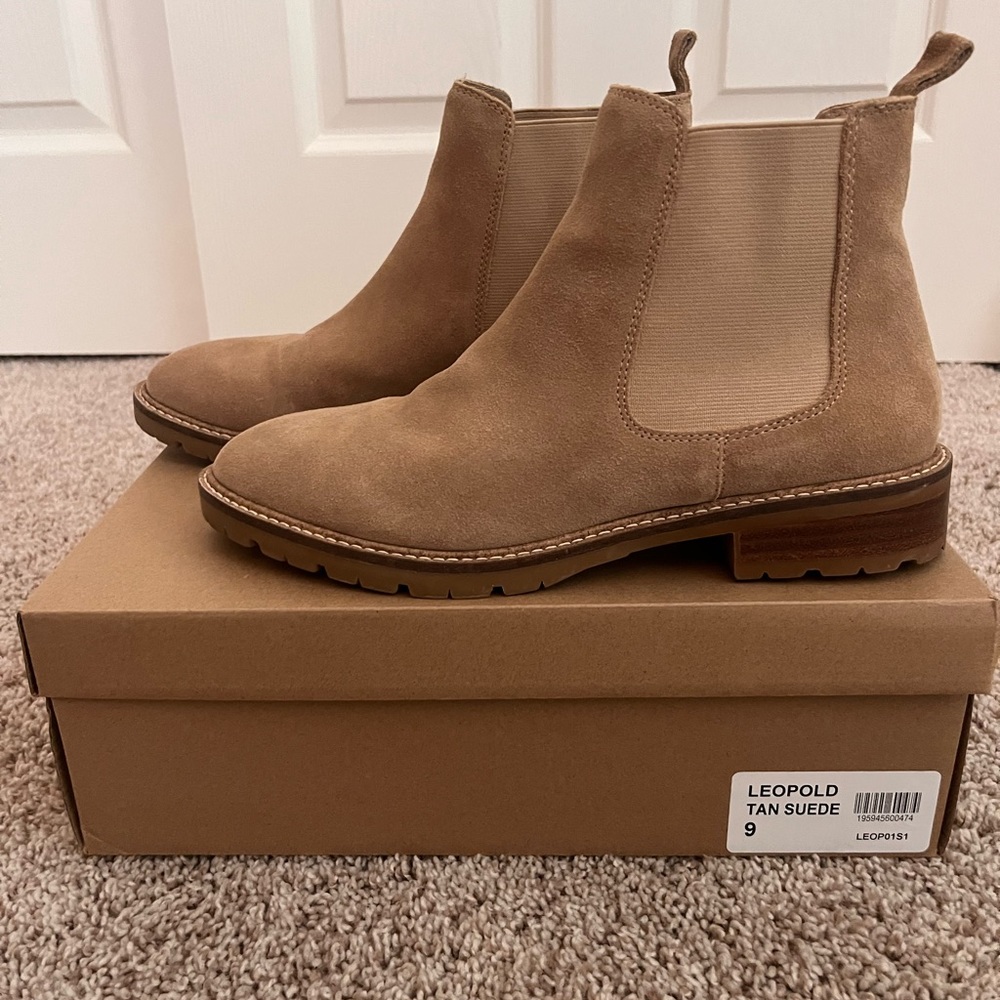 Steve Madden suede size 9